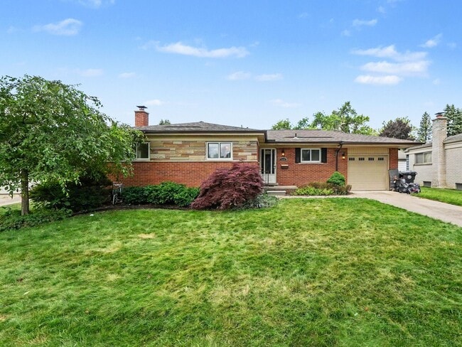 Building Photo - Beautifully maintained, move in ready 3 bed, 1.5 bath single family home