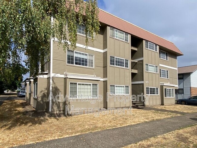Building Photo - 975 NW Garfield Ave