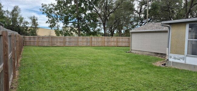 2425 Apache Dr
