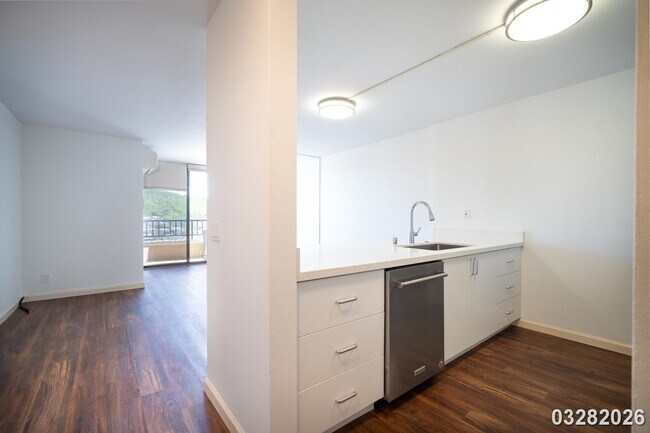 Photo - Convenient Honolulu Living – 1 Bedroom with Stunning Views! Unit 2102