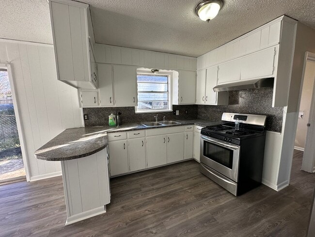 Photo - 1921 N Carlyle Ave