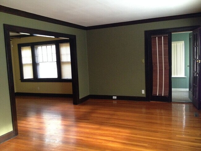 Photo - 5033 Walnut St
