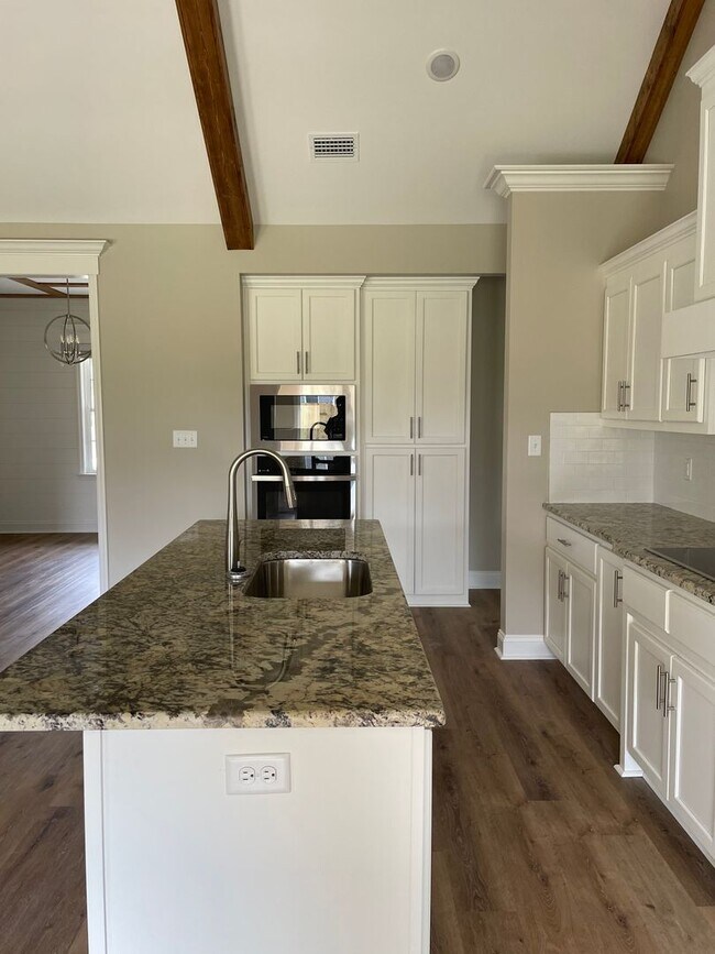 4 Bedroom/3.5 Bath Home in North Lowndes C... House Rental in