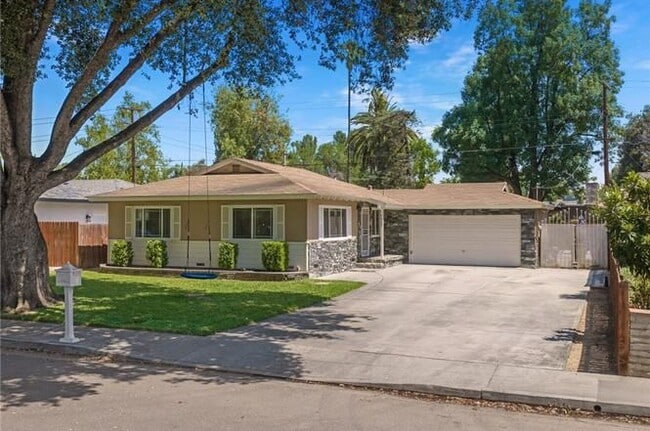 Photo - 4869 Serrano Pl