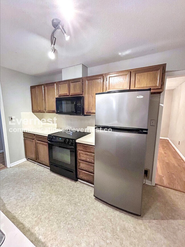 Photo - 57 Carrisbrooke Ln