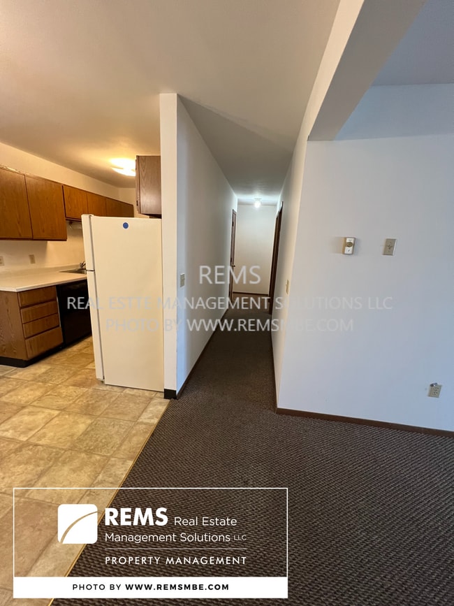 Building Photo - 564 E Slifer St Unit 10