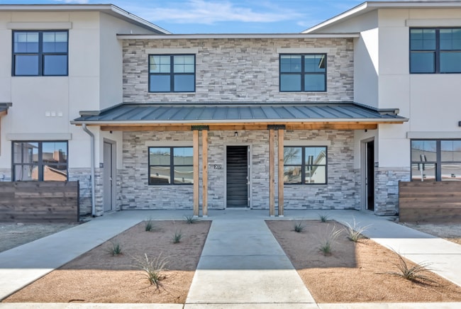 Building Photo - 2201 E Arbrook Blvd Unit 208 Rental
