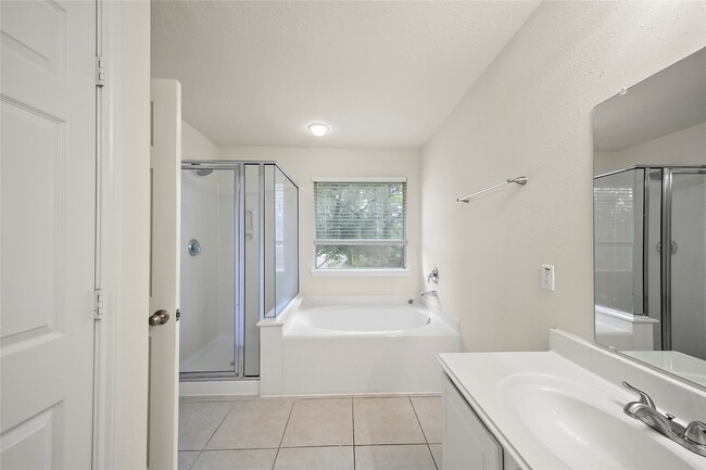 Building Photo - 25238 Finchgrove Ln