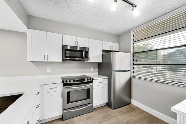 Building Photo - 3636 Whitehall Dr Unit 402