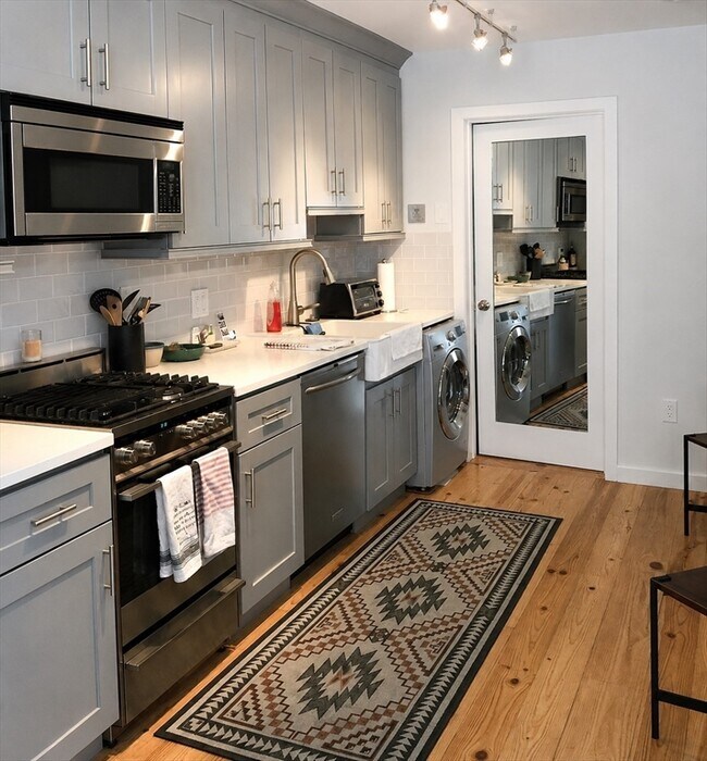 Building Photo - 136 Arlington St Unit 2