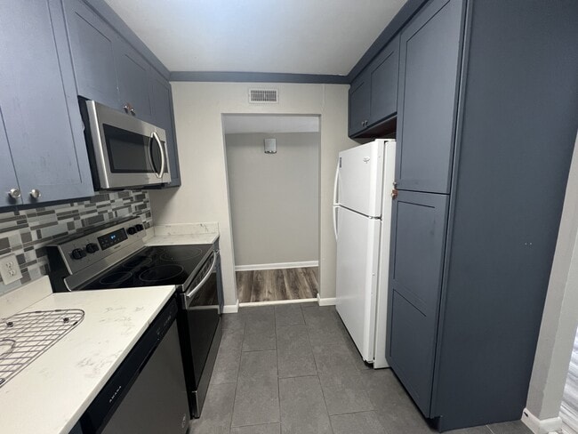 Photo - 3350 Altamont Rd