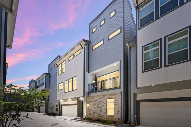 Building Photo - 5815 Fairdale Ln