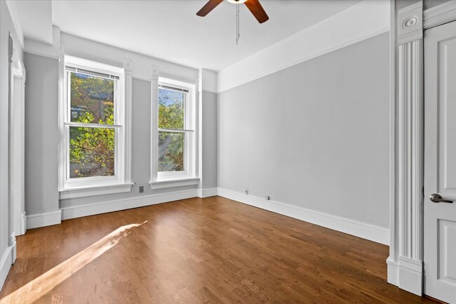 Building Photo - 1102 N Wolcott Ave Unit 2