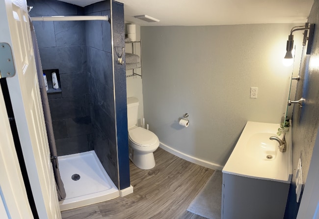 Photo - 708 11th Ave W