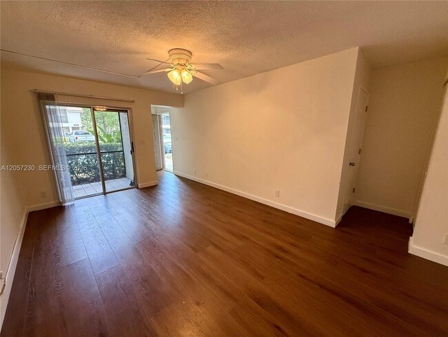 Photo - 114 Gardens Dr Unit 104