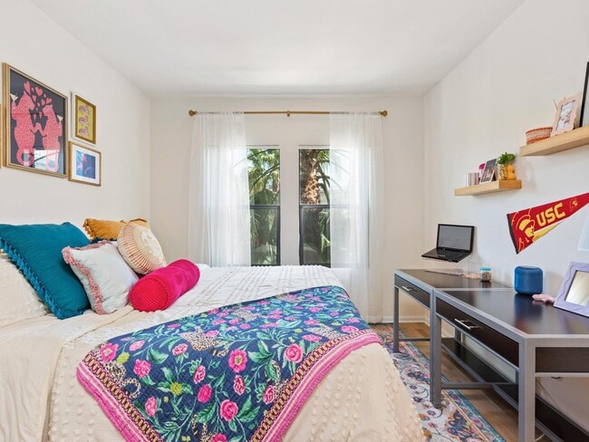Private Bedroom - The Lorenzo Rental