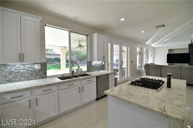 Photo - 385 Glenridding St