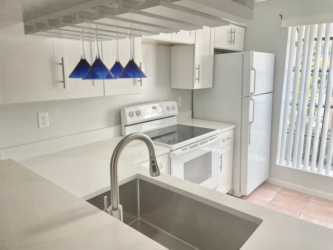 Photo - 2700 S Oakland Forest Dr