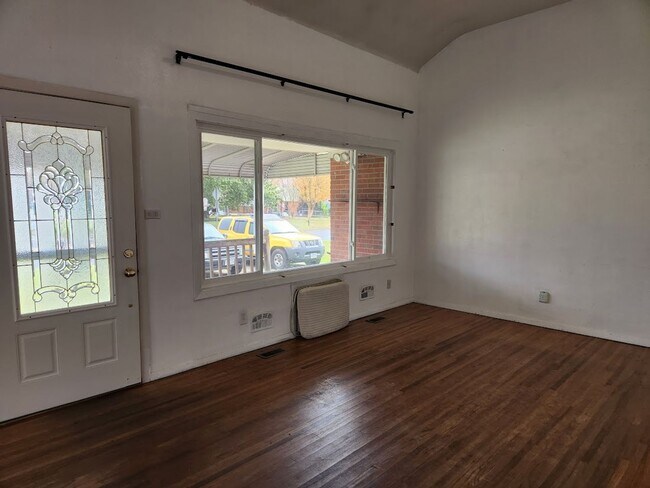 Photo - Spacious Home in Great Neighborhood