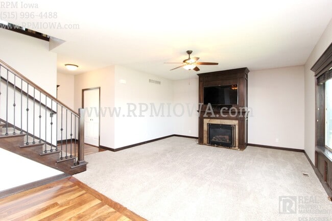 Photo - OVER 2000 SQ FT!! 5 Bedroom, 3.5 Bath Home in Urbandale
