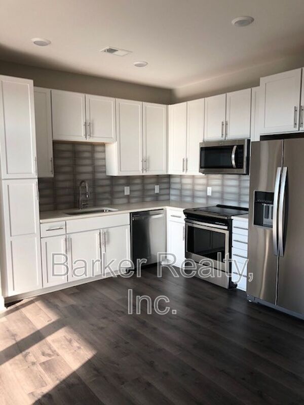 Photo - 414 S White St Unidad 203