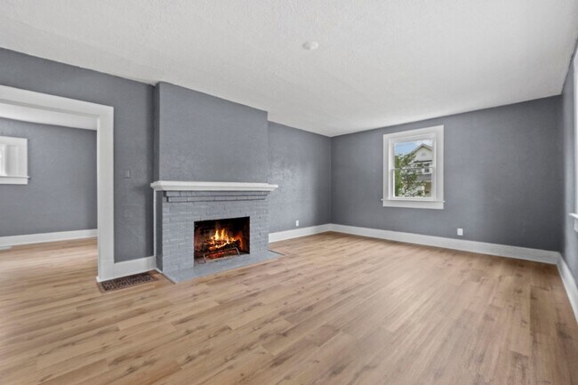 Photo - 649 W Creighton Ave