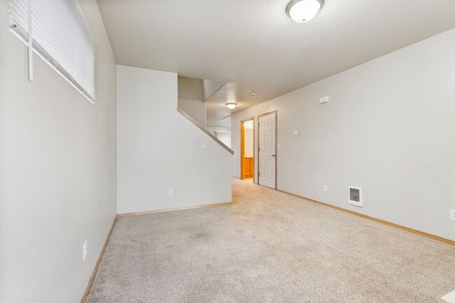 Photo - 4 bed, 2.5 bathroom House available ($500 ...