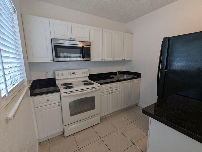 Photo - 701 SW 14th Ave Unit 4