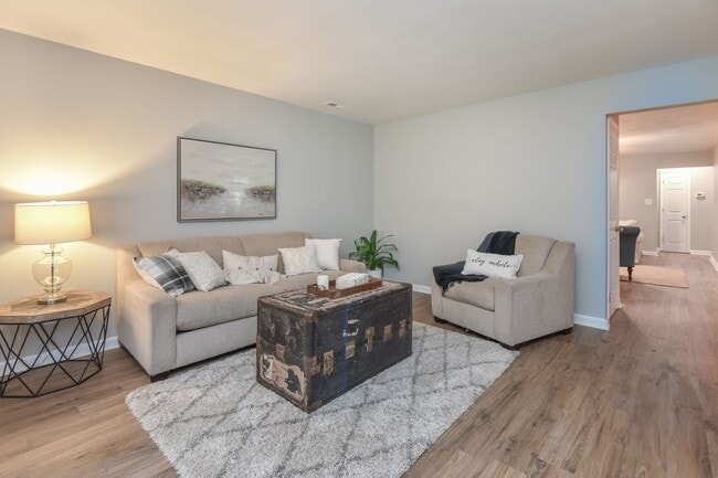Photo - 1423 Goldfinch Ln