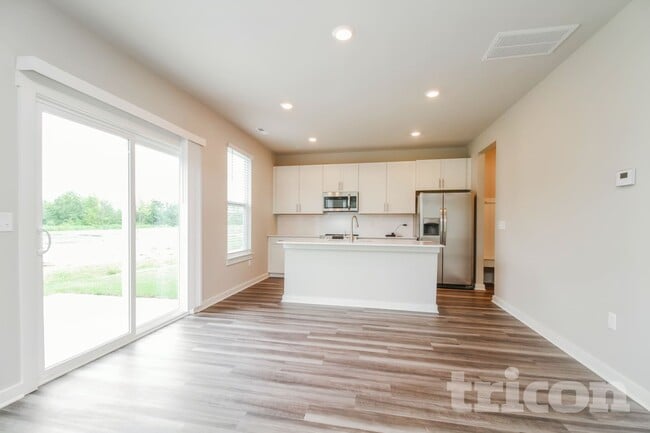 Photo - 1748 Lannister Ave