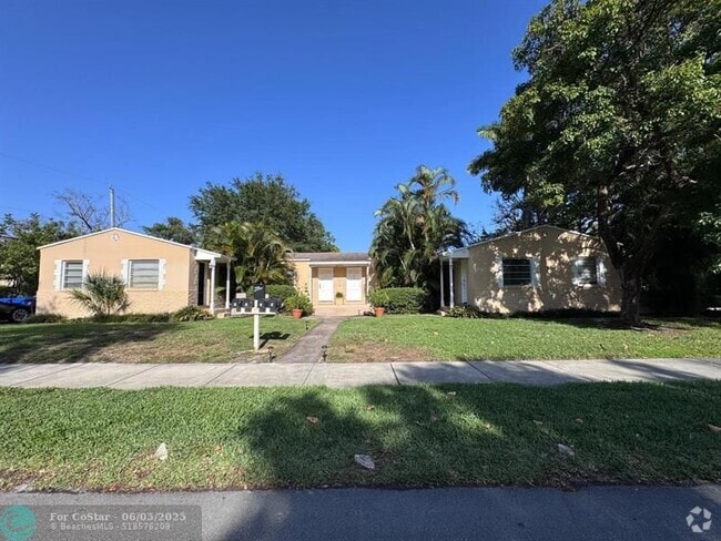 Building Photo - 916 SW 8th Ave Unit 2 Rental