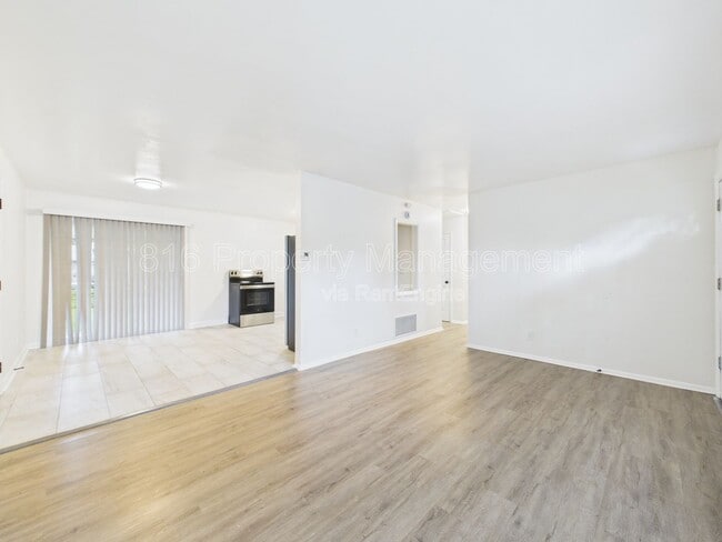 Photo - 11018 Booth Ave