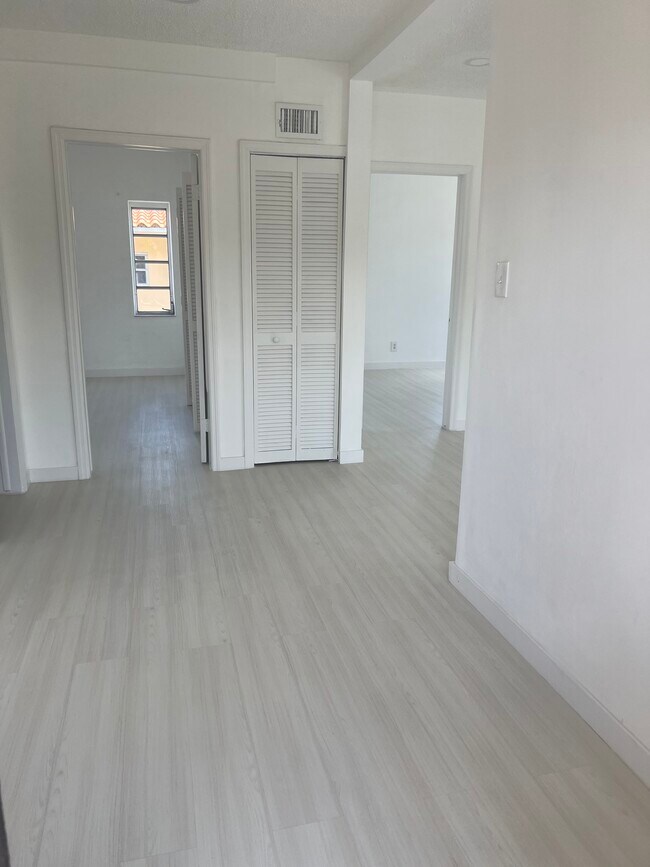 Photo - 2063 SW 6th St