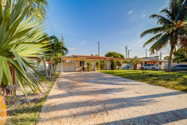 Photo - 917 NE 164th St