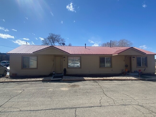 Photo - 564 N Main St