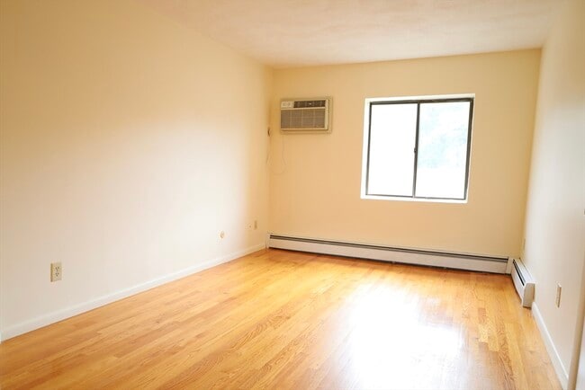 Photo - 72 Martensen St Unit 4