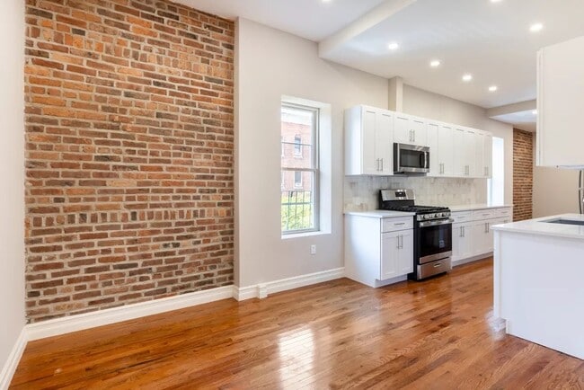 Building Photo - 1623 Union St Unit 3FL Rental