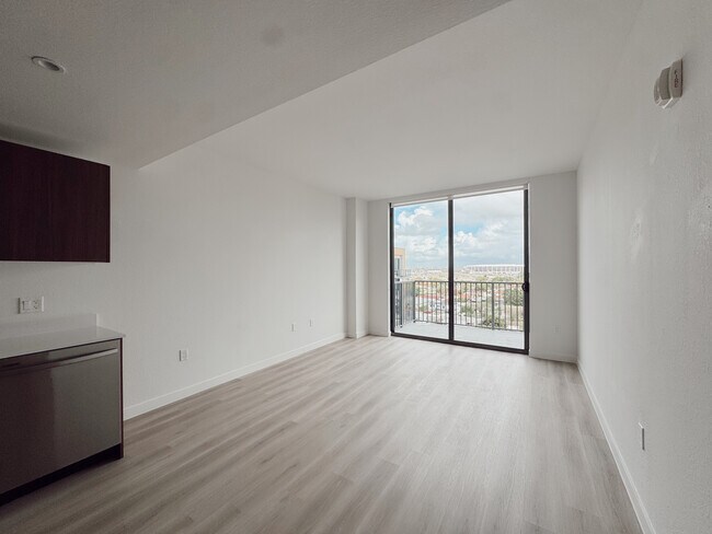 930 NW 39th Ave Unit B