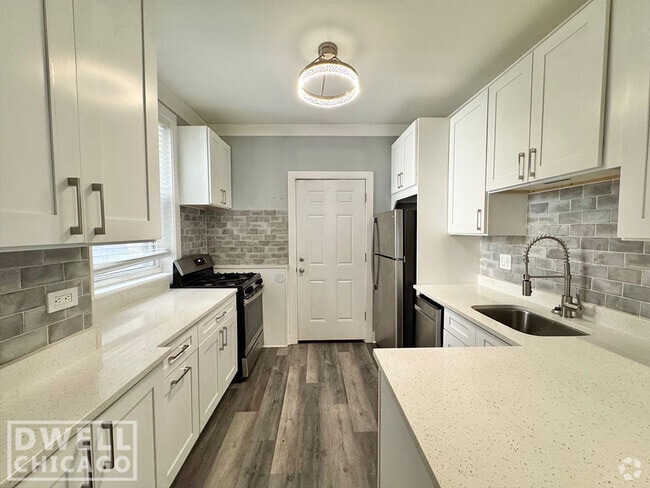 Building Photo - 4200 N Clark St Rental