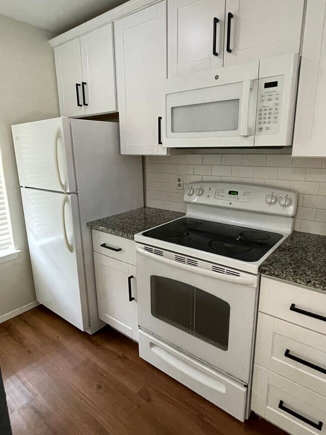 Photo - 730 W Collins St Unit 730