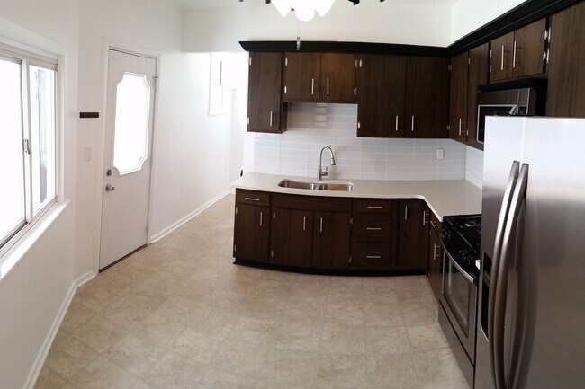 Photo - Southside Flats Recently Renovated 3 bedroom beauty with OFF-STREET PARKING and patio!