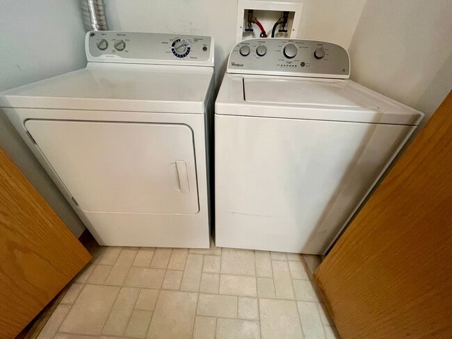 Photo - Updated 2 BR Condo in the Heart of Coralville! Available NOW!!! Unidad 103