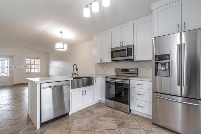 2236 W 74th Pl