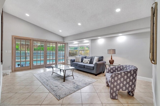 Photo - 7883 Villa Nova Dr N