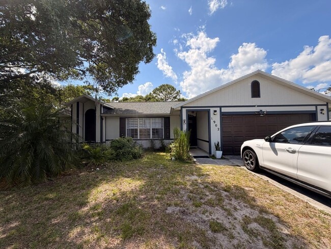 Building Photo - 1902 SW Aladdin St