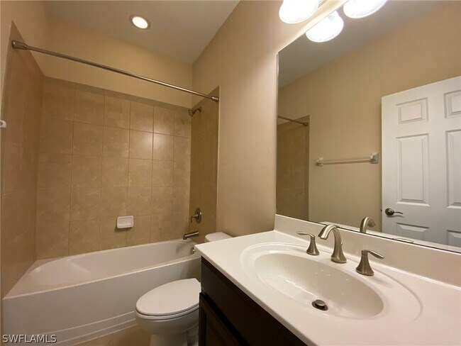 Photo - 8560 Evernia Ct Unidad 204