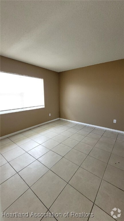 Building Photo - 241 S Commerce Ave Unit 202 Rental
