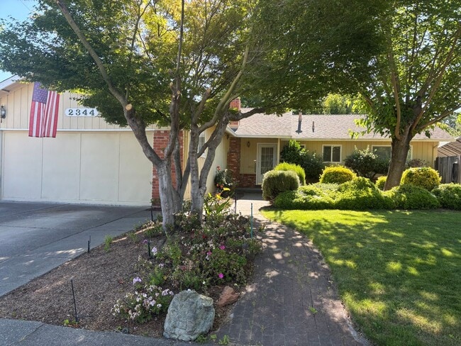 Bennett Valley 3 bedroom 2 bath Home! - Bennett Valley 3 bedroom 2 bath Home!