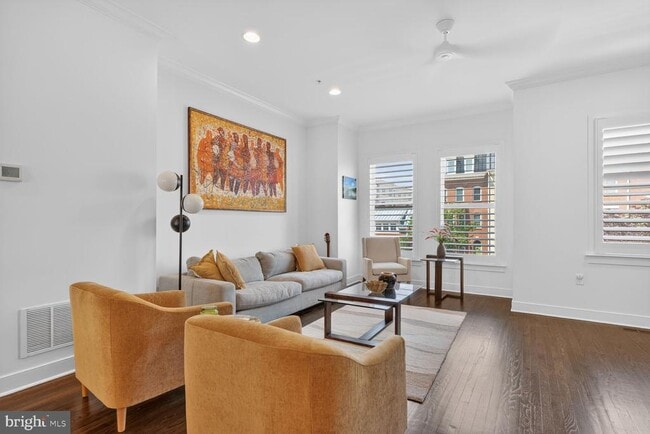 Photo - 619 E Custis Ave