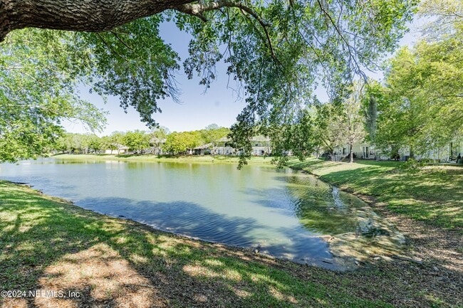 Photo - 1630 Vineland Cir